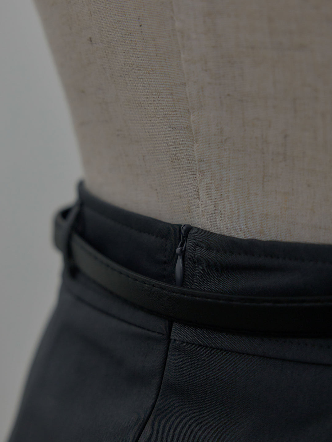 ベルト付きプリーツミニスカート