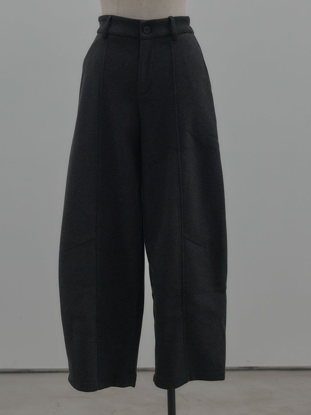 カーブデザインスウェットライクパンツ