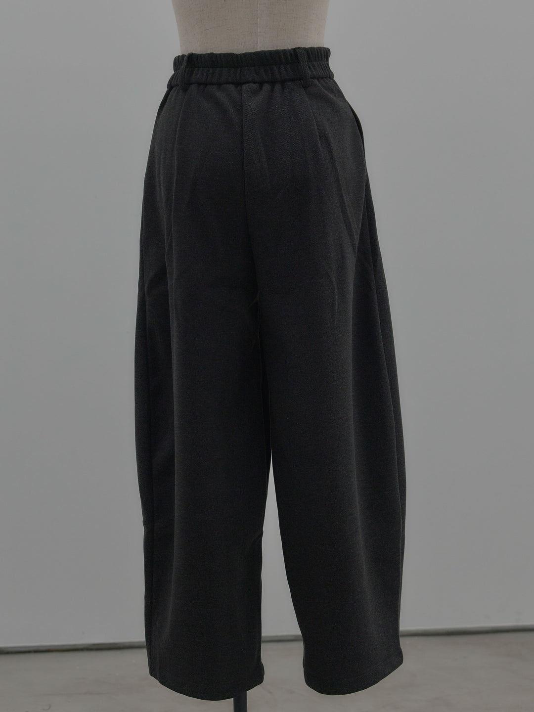 カーブデザインスウェットライクパンツ