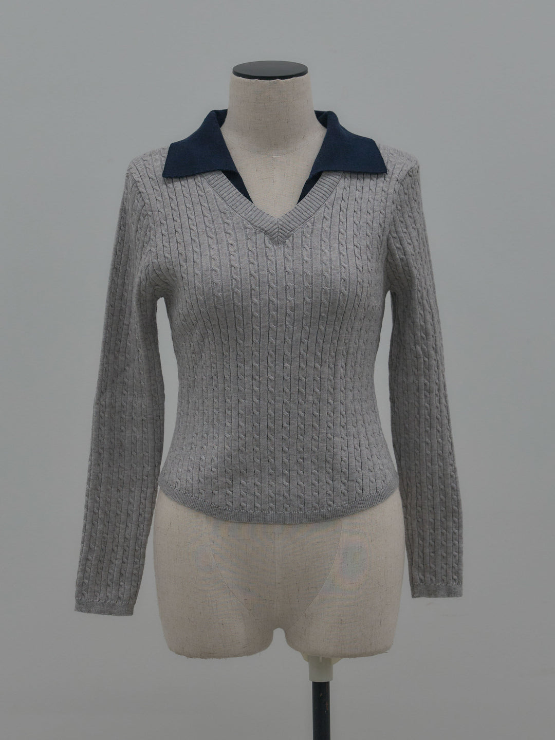 配色Vネックケーブルニットトップス