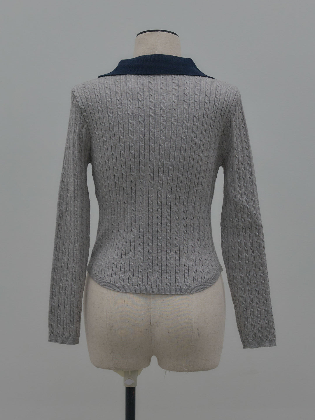 配色Vネックケーブルニットトップス