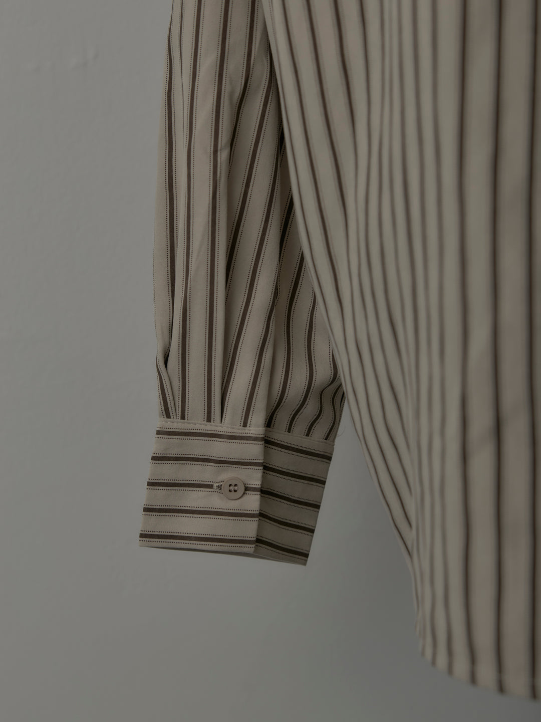 スエードタッチドッキングデザインストライプシャツ