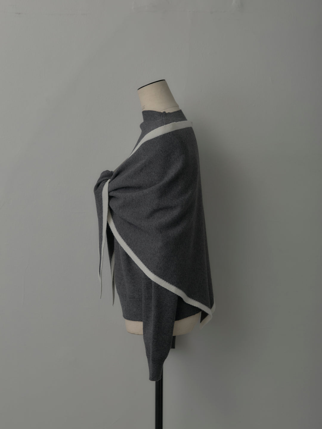 配色スカーフ付きニットトップス