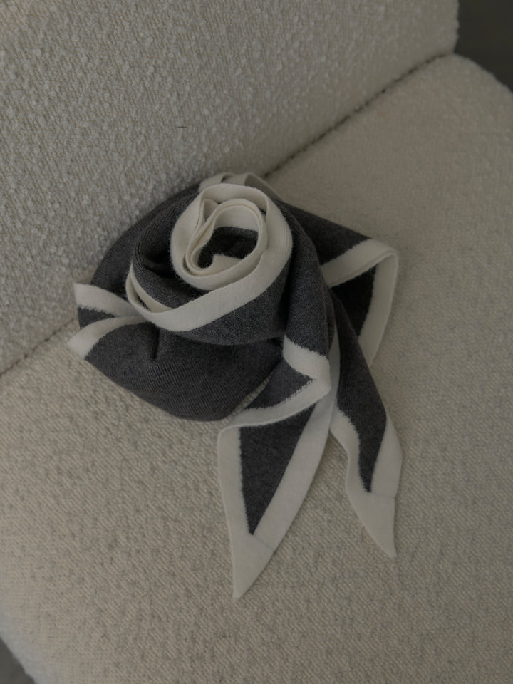 配色スカーフ付きニットトップス