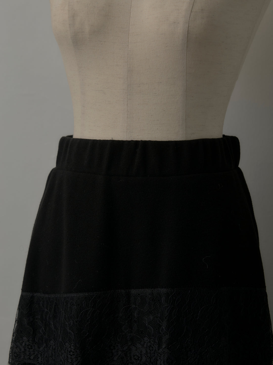 レースデザインフレアスカート