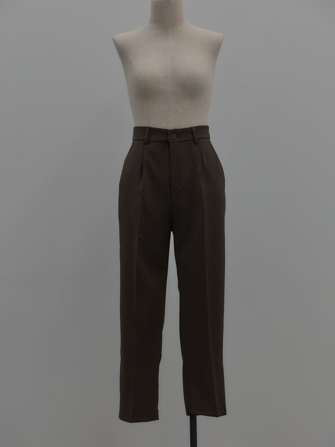 ベーシックテーパードパンツ