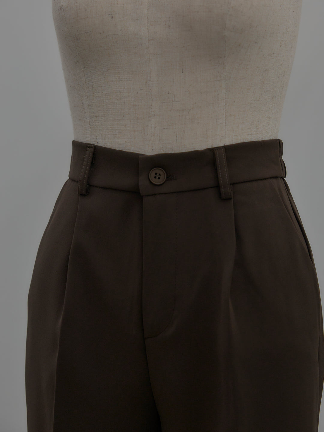 ベーシックテーパードパンツ