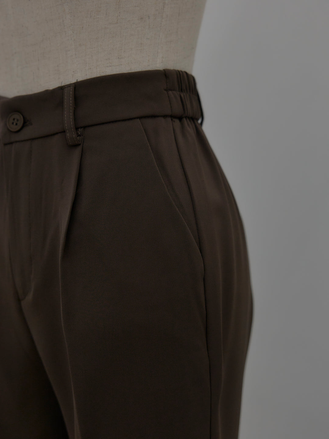 ベーシックテーパードパンツ