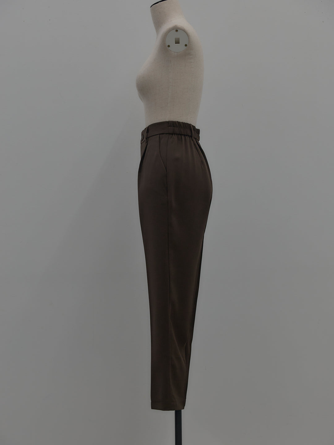 ベーシックテーパードパンツ