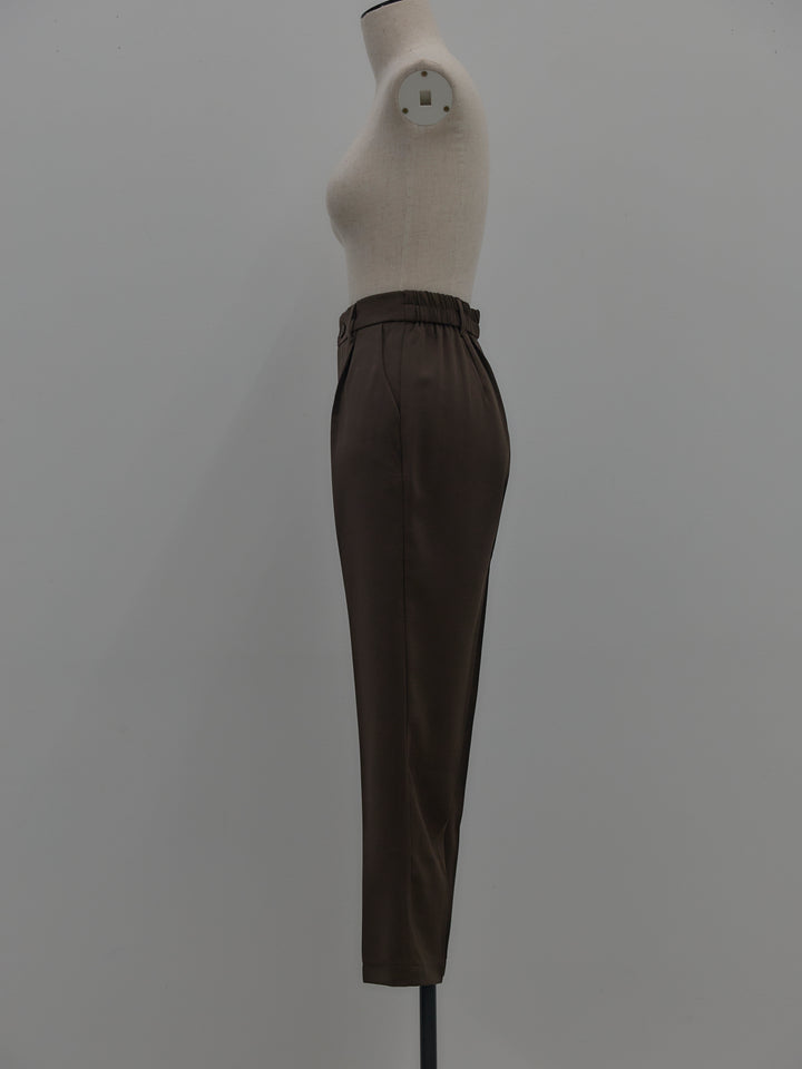 ベーシックテーパードパンツ