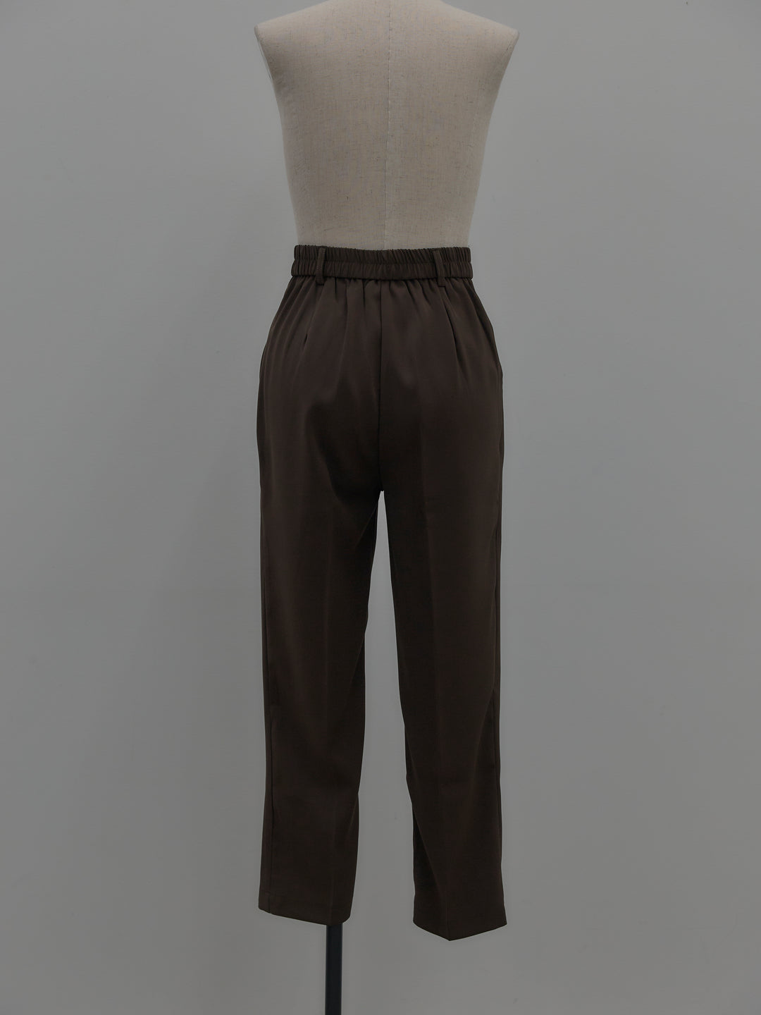 ベーシックテーパードパンツ