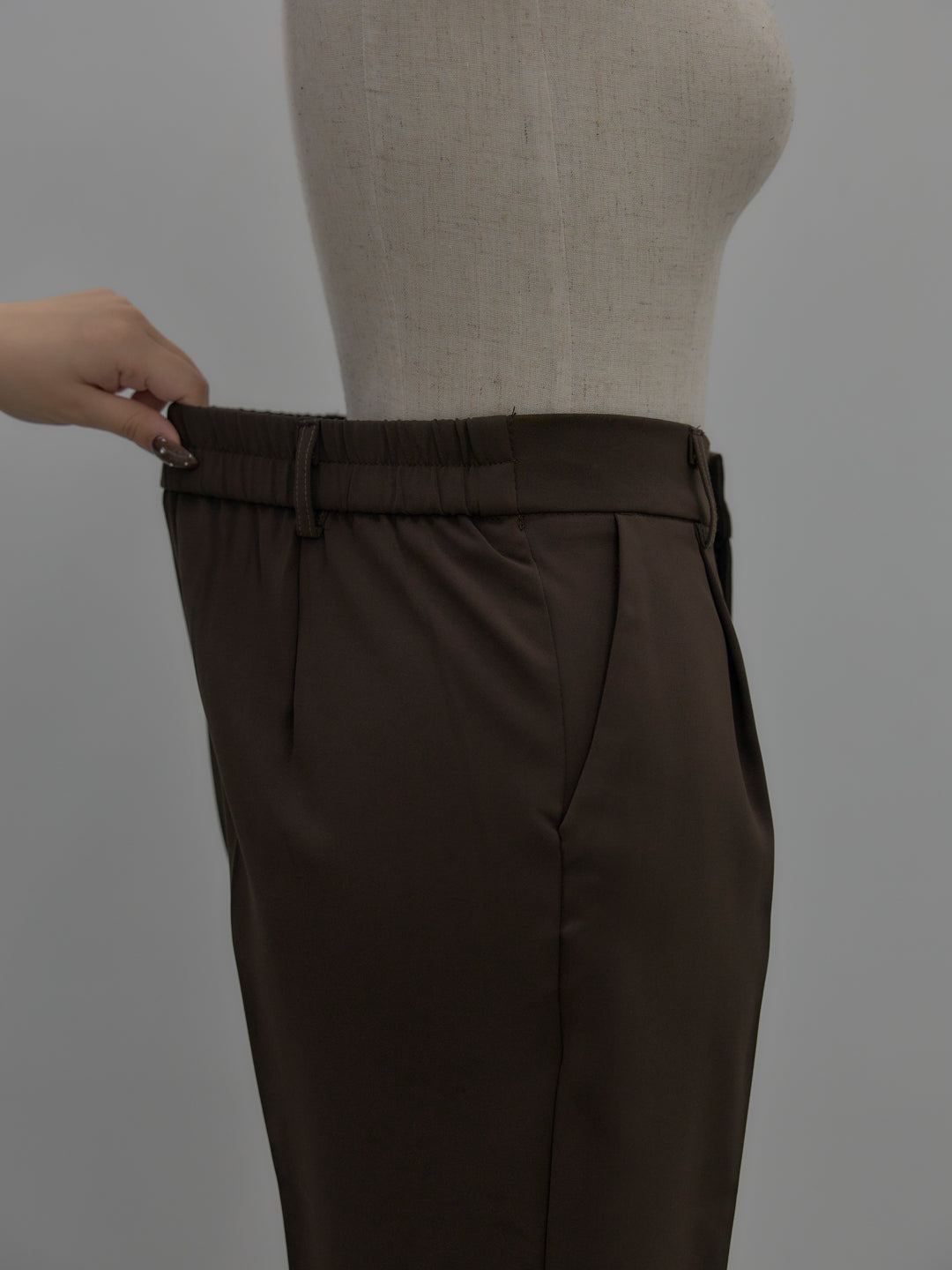 ベーシックテーパードパンツ