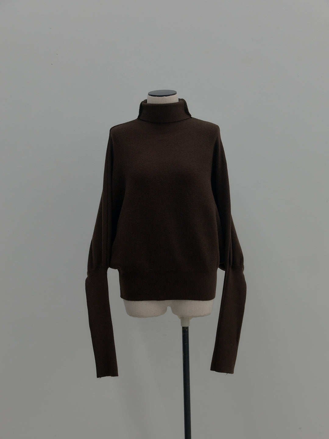 ドルマンハイネックニットトップス