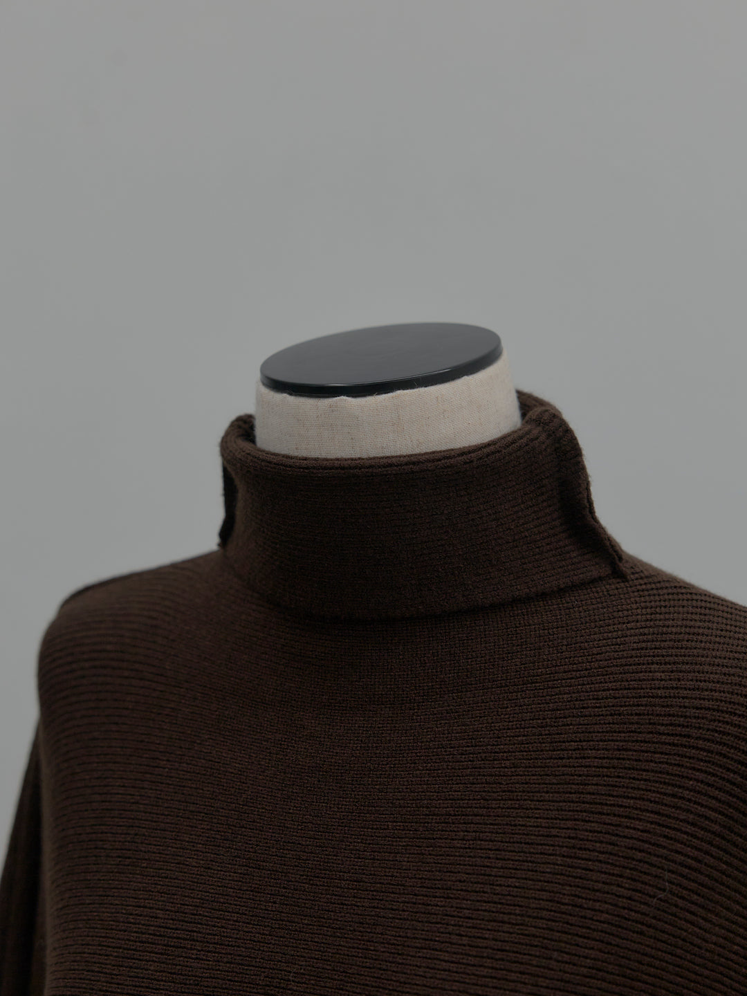 ドルマンハイネックニットトップス