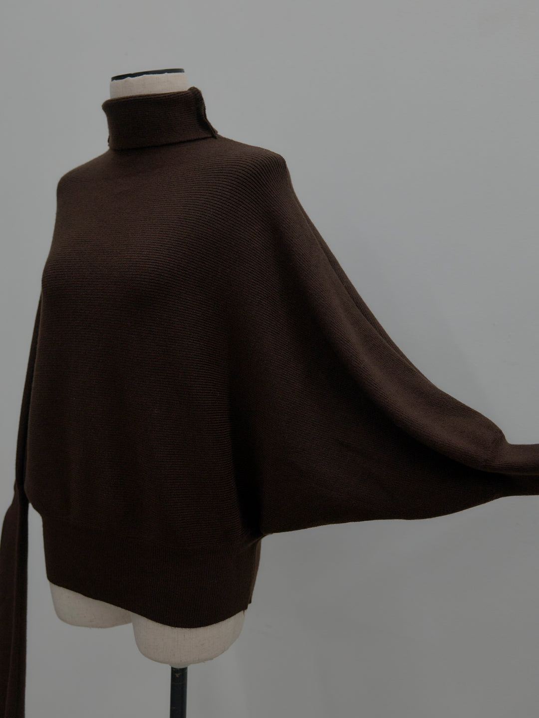 ドルマンハイネックニットトップス