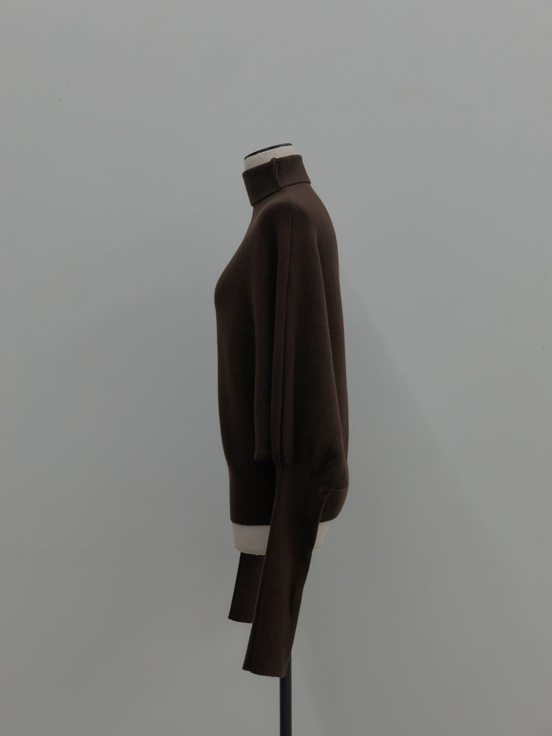 ドルマンハイネックニットトップス