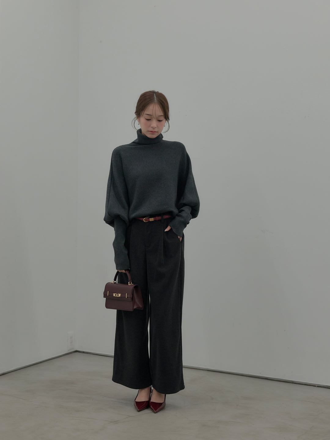 【SET】ドルマンハイネックニットトップス+センタータックウールタッチパンツ(2set)