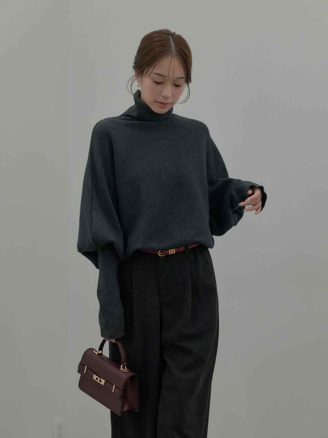 【SET】ドルマンハイネックニットトップス+センタータックウールタッチパンツ(2set)