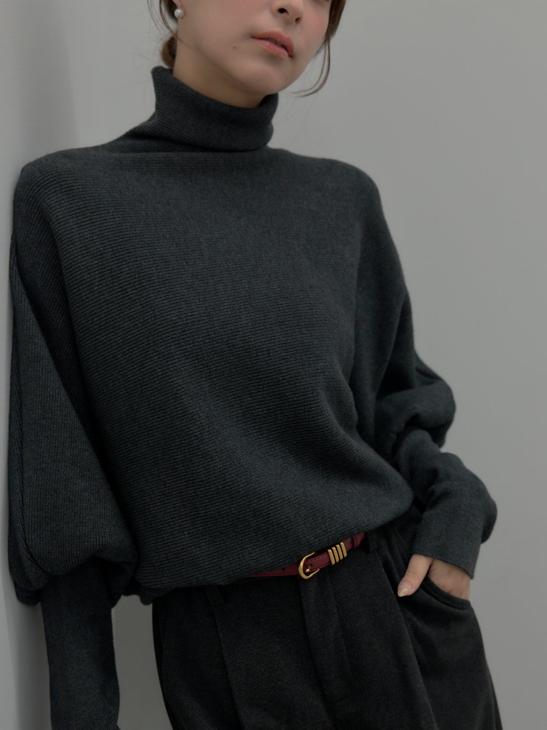 【SET】ドルマンハイネックニットトップス+センタータックウールタッチパンツ(2set)