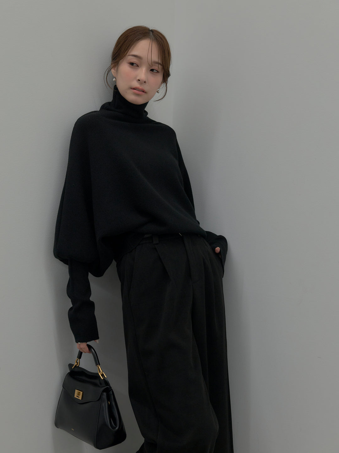 【SET】ドルマンハイネックニットトップス+センタータックウールタッチパンツ(2set)