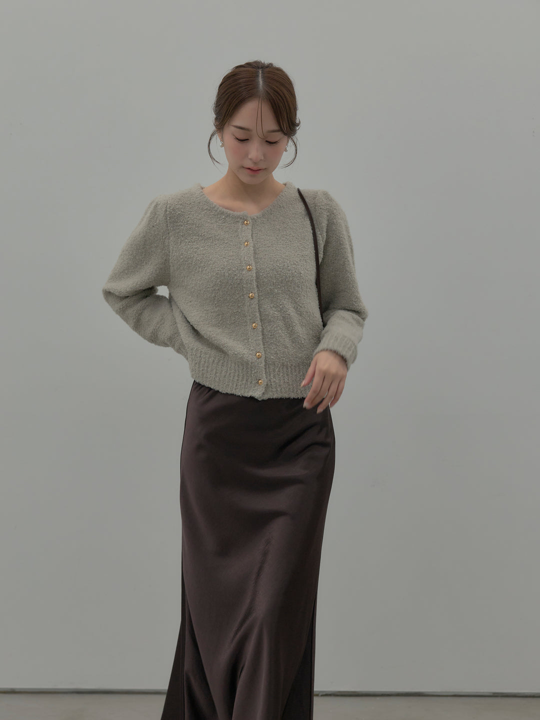 【SET】プードルニットパフスリーブカーディガン+ナローAラインサテンスカート(2set)