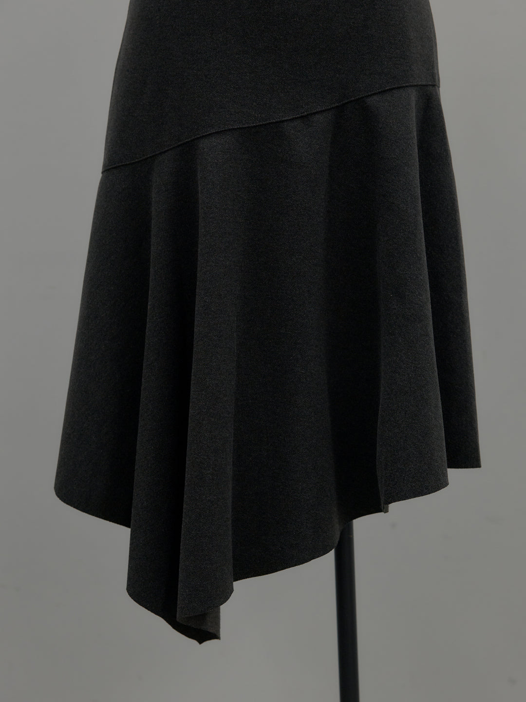 ミディ丈アシンメトリーフレアスカート