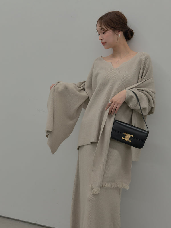 【Luxe series】ミルキータッチキーネックニットトップス&ミルキータッチソフトフレアスカートSET UP(ストール付き)