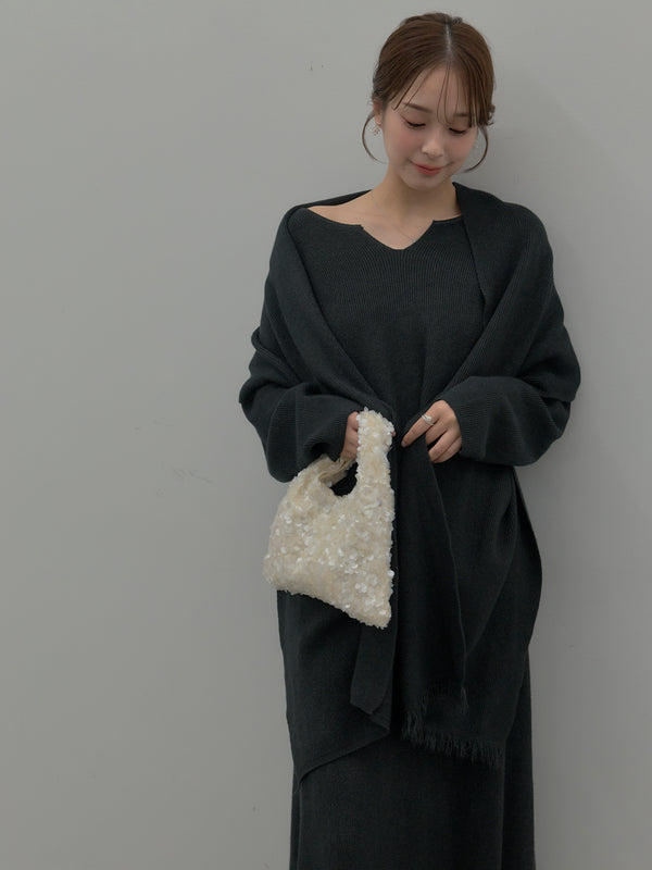 【Luxe series】ミルキータッチキーネックニットトップス&ミルキータッチソフトフレアスカートSET UP(ストール付き)