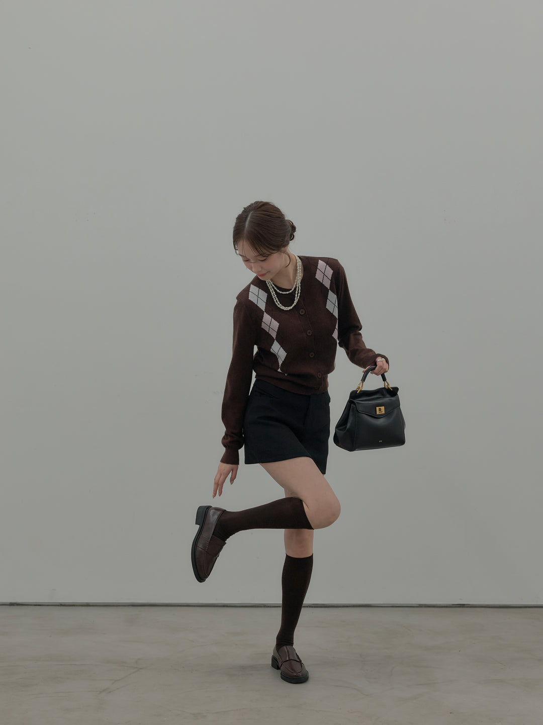 【SET】アーガイル柄ニットカーディガン+スムースタッチデザインポケットミニスカート(インパン付き)(2set)