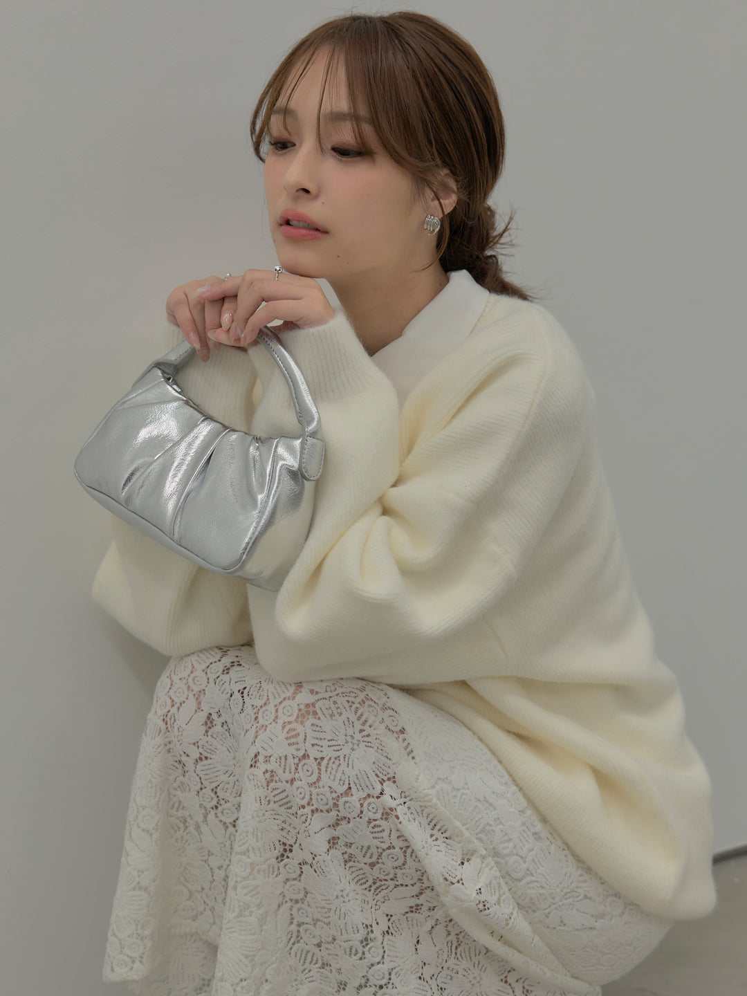 【SET】オーバーサイズニットプルオーバー+パールボタンサテンシャツ+フラワーベロアレースAラインスカート(3set)