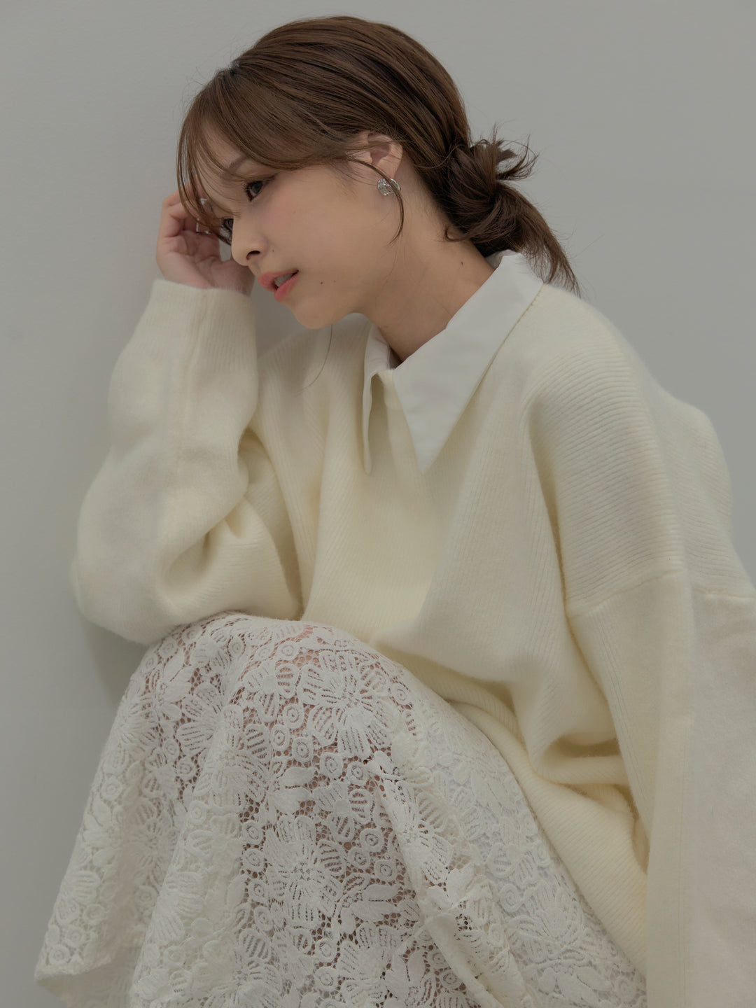 【SET】オーバーサイズニットプルオーバー+パールボタンサテンシャツ+フラワーベロアレースAラインスカート(3set)