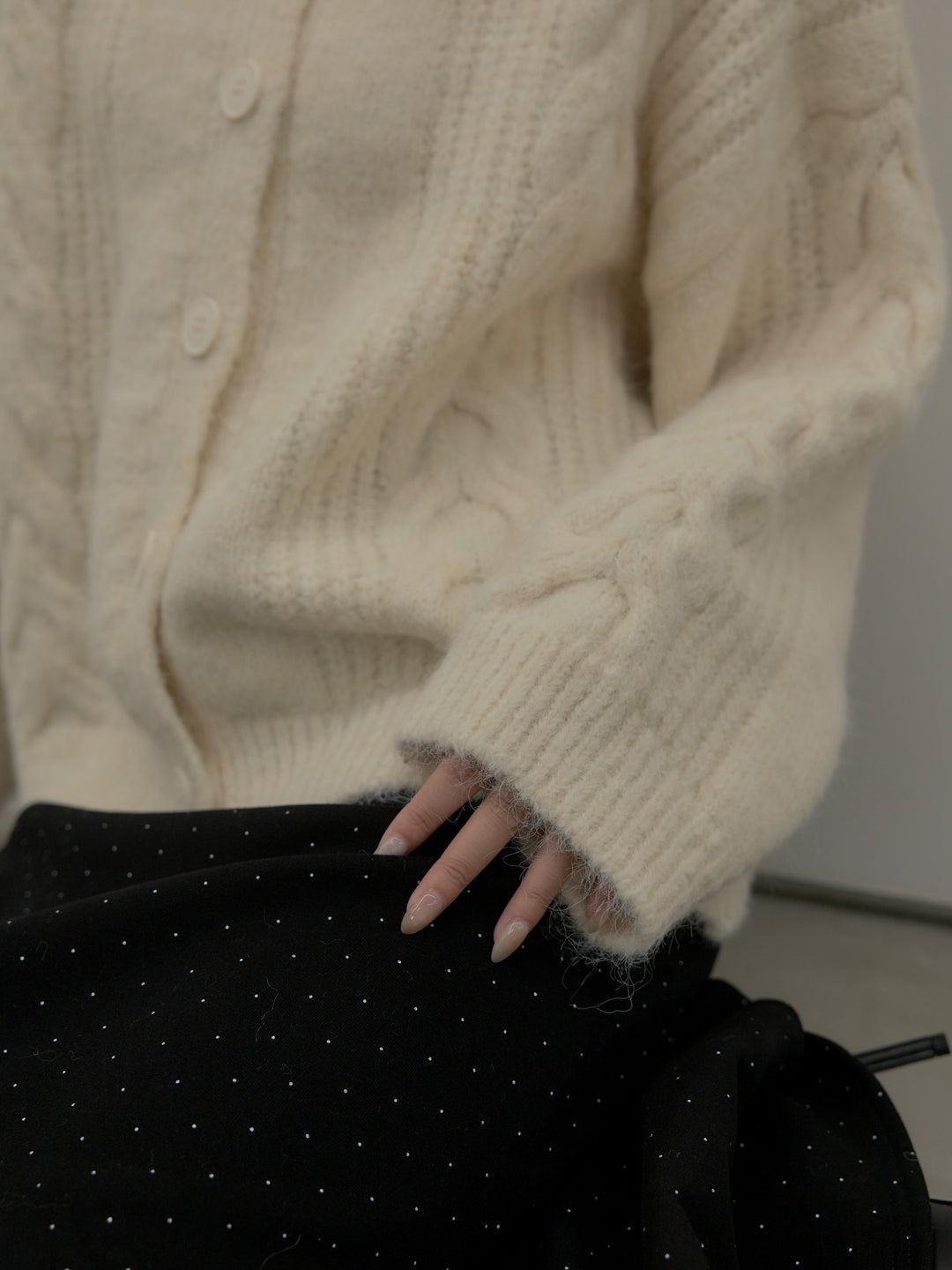 【SET】肉厚ケーブル編みニットカーディガン+裏起毛ドット柄Aラインスカート(2set)