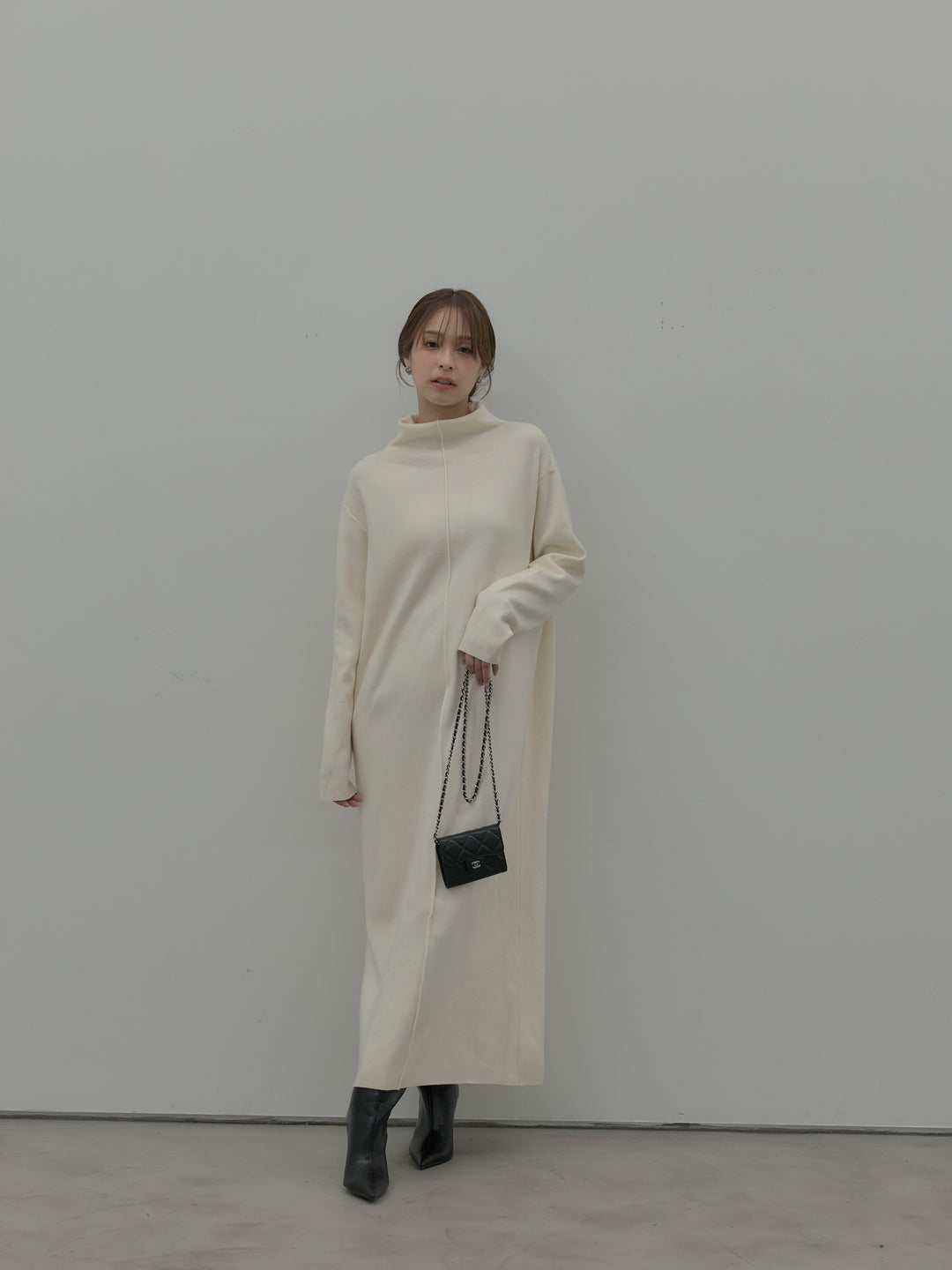 センターシームハイネックロングニットワンピース