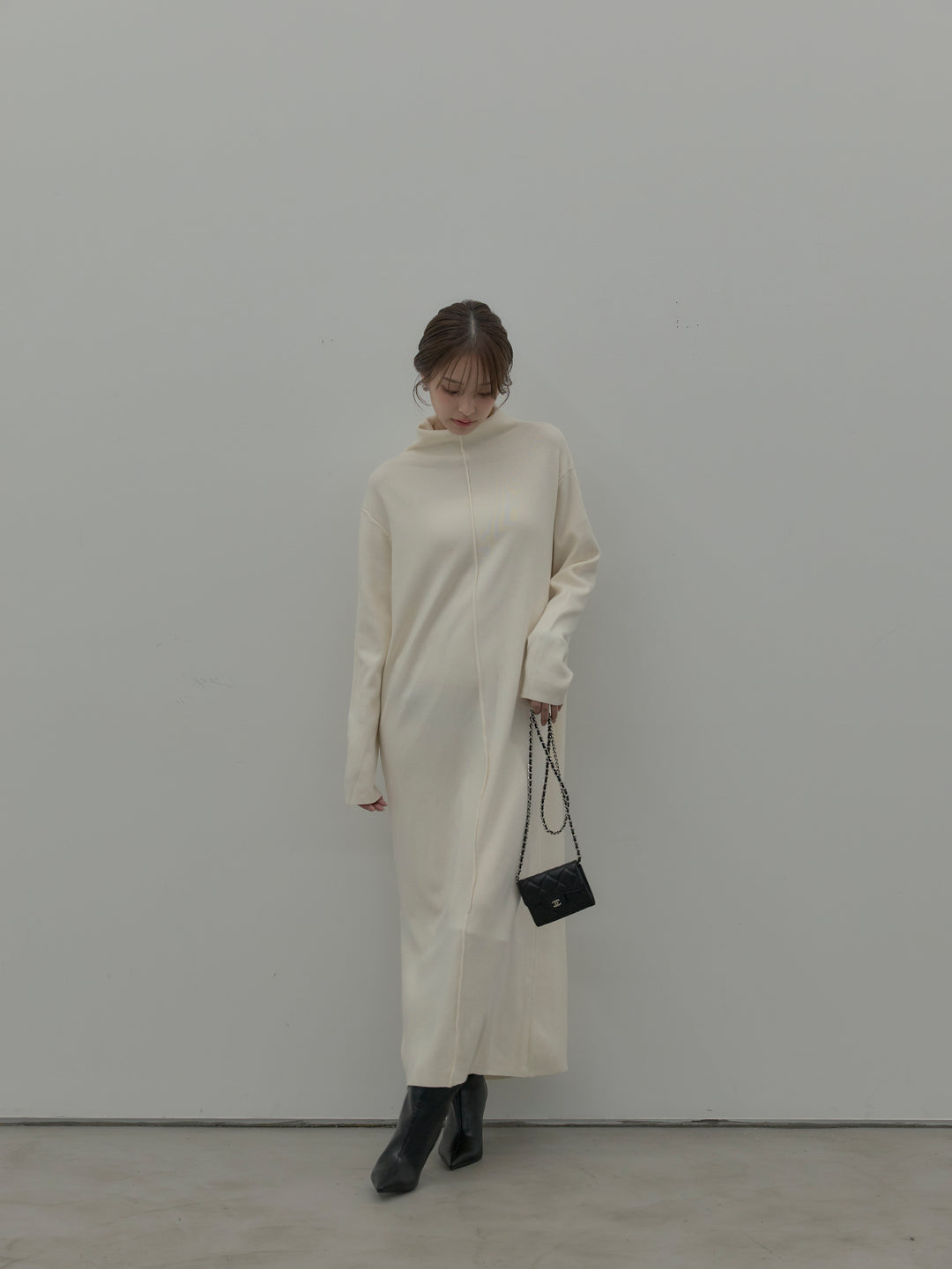センターシームハイネックロングニットワンピース