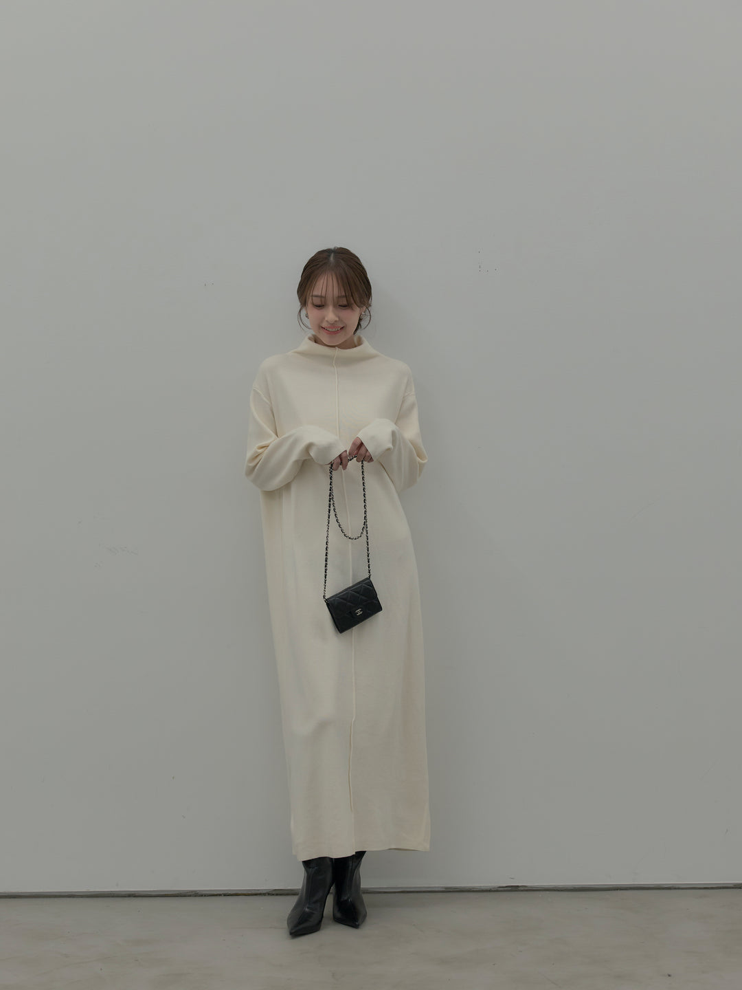 センターシームハイネックロングニットワンピース
