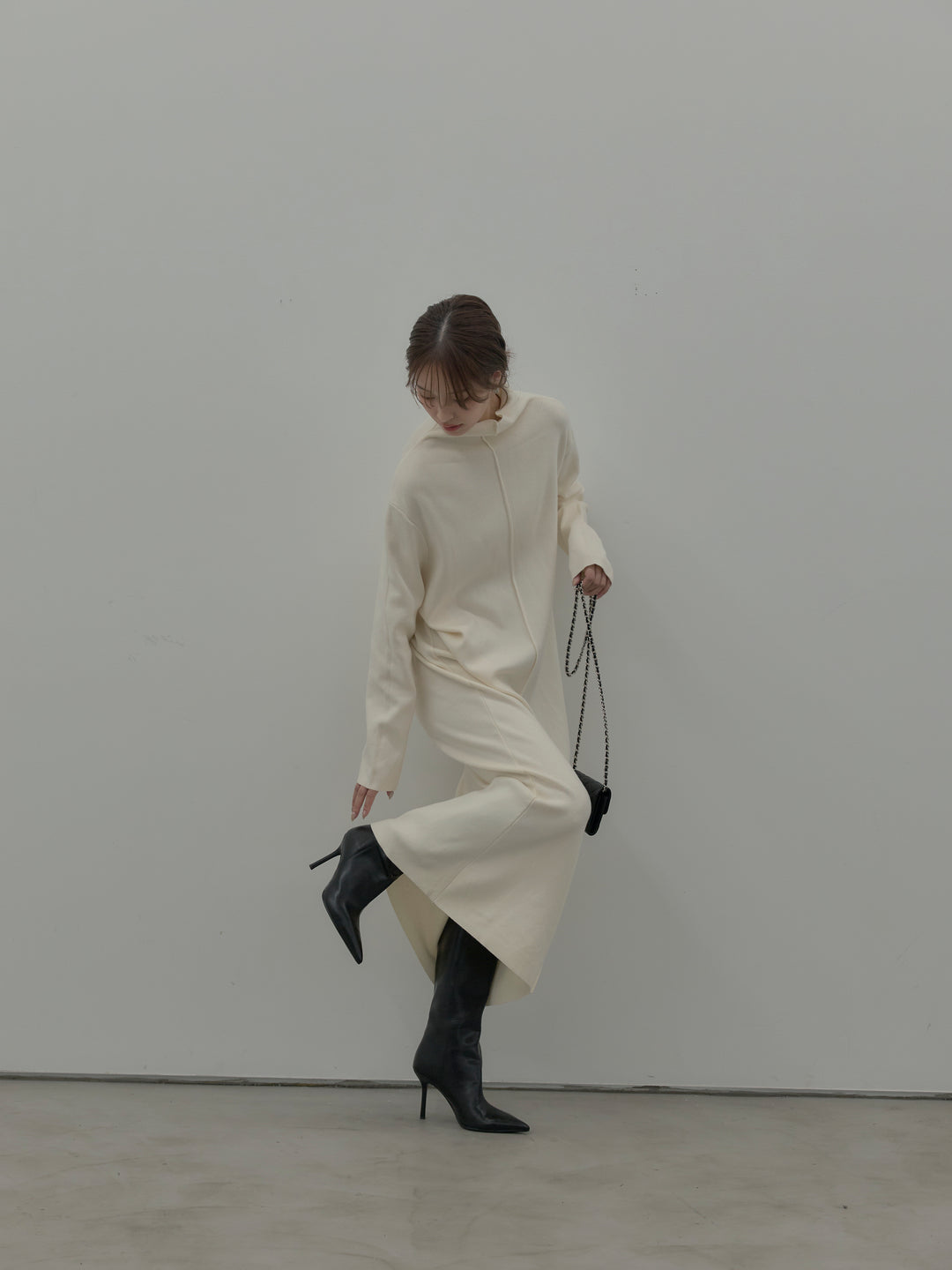 センターシームハイネックロングニットワンピース