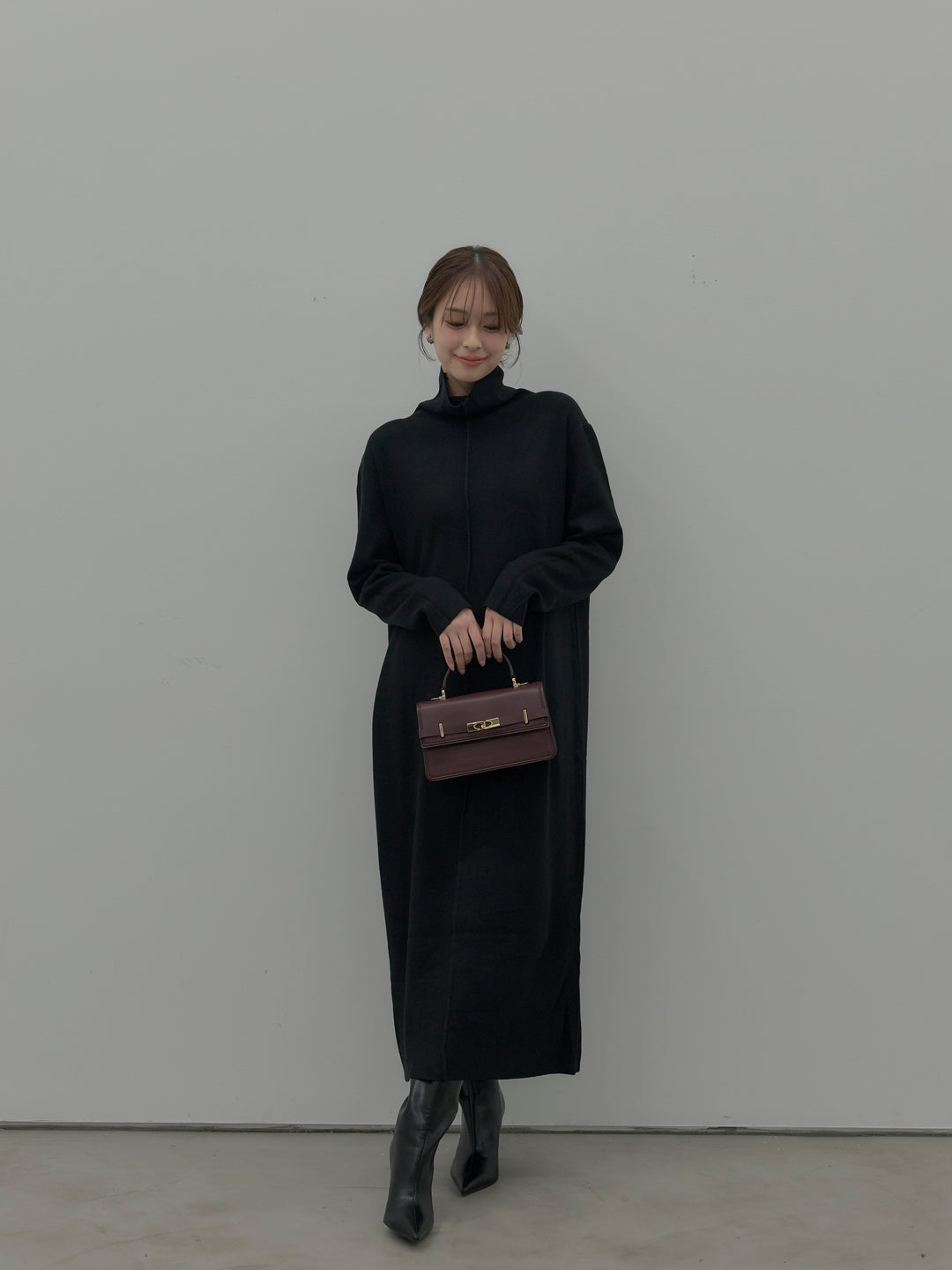 センターシームハイネックロングニットワンピース