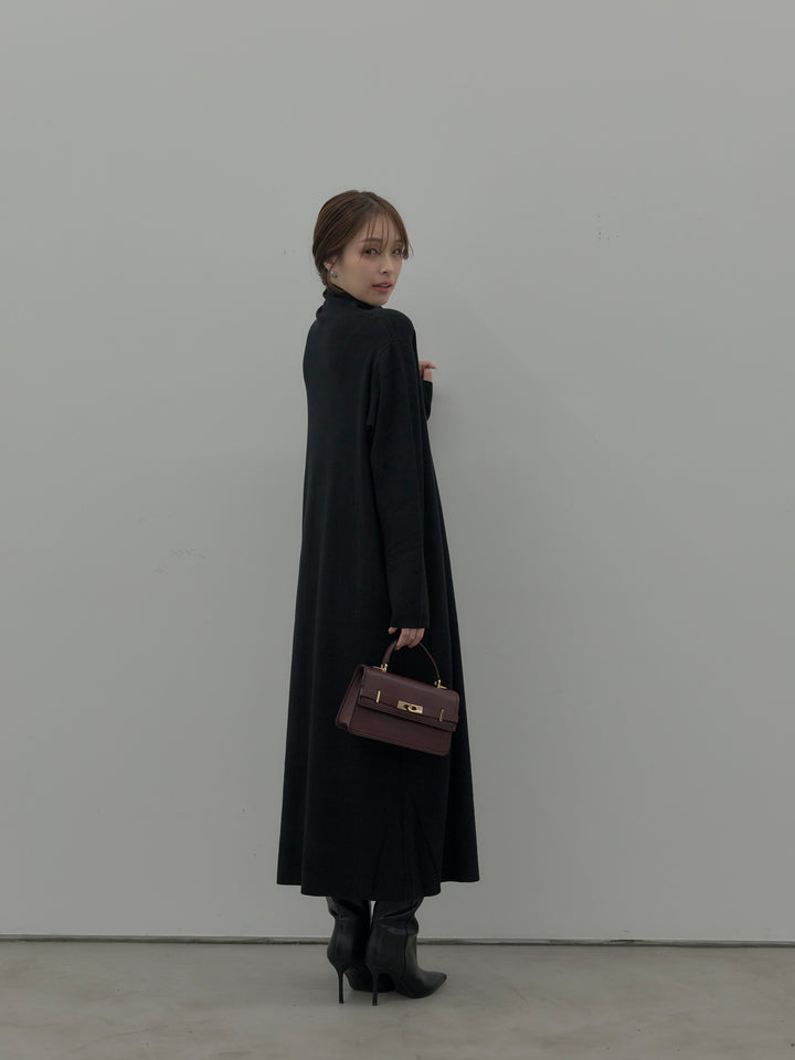 センターシームハイネックロングニットワンピース