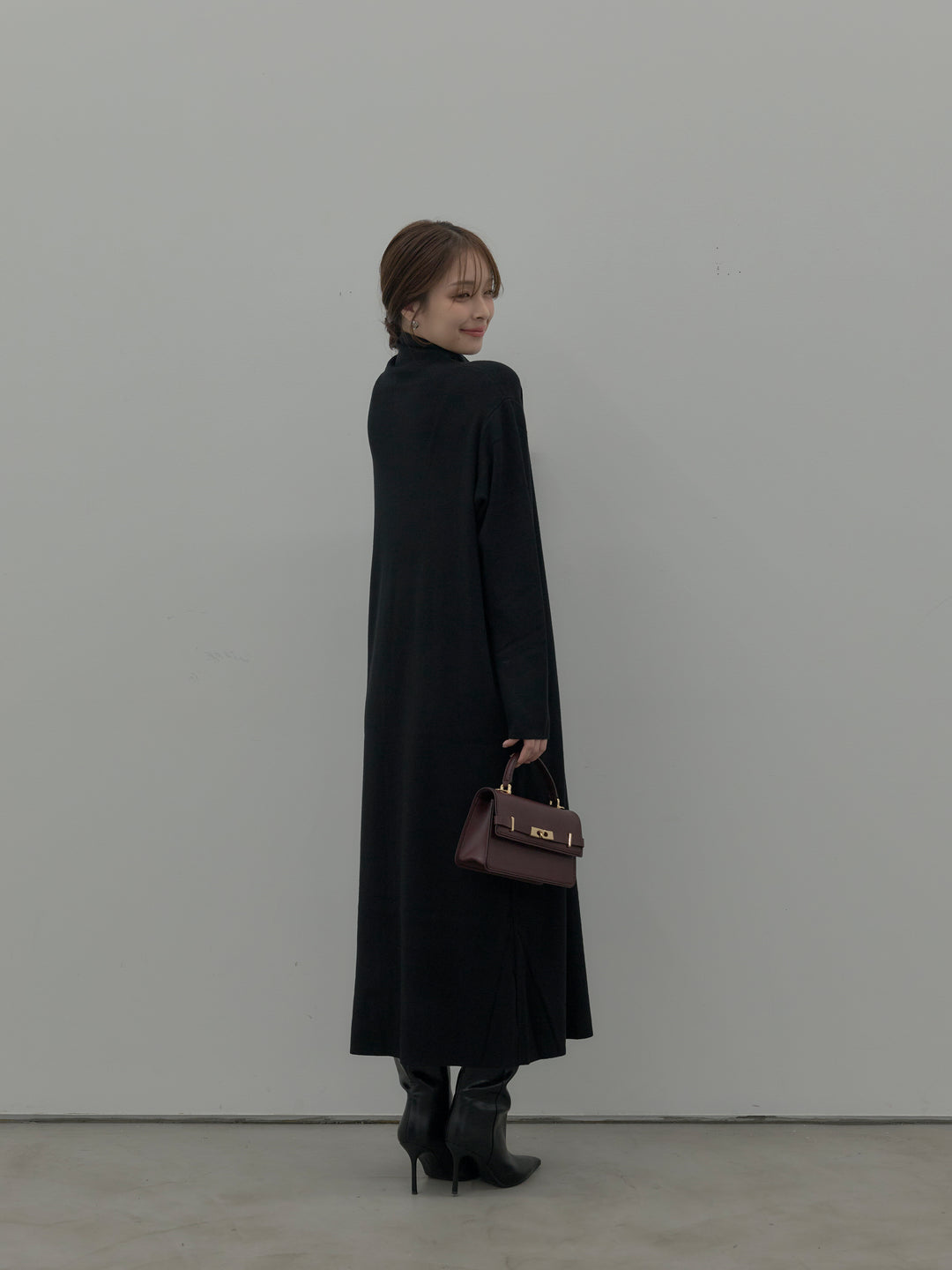 センターシームハイネックロングニットワンピース