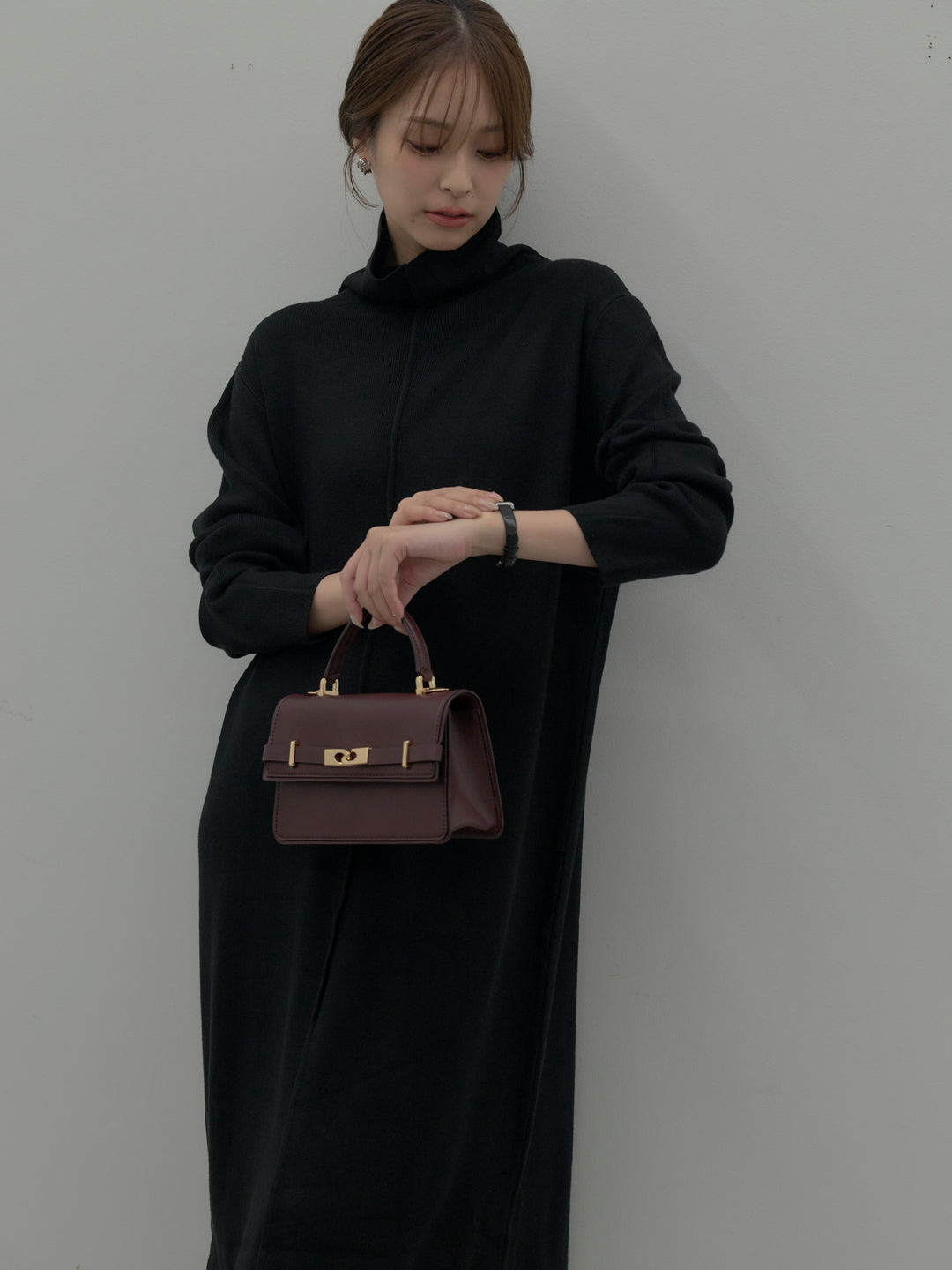 センターシームハイネックロングニットワンピース