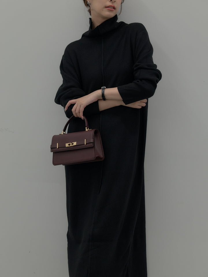 センターシームハイネックロングニットワンピース