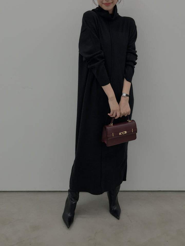 センターシームハイネックロングニットワンピース