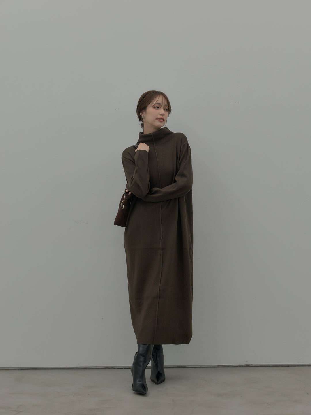 センターシームハイネックロングニットワンピース