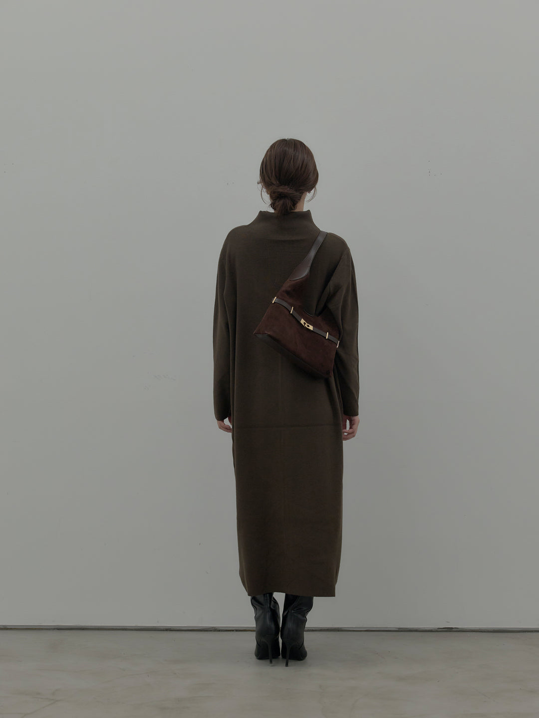 センターシームハイネックロングニットワンピース