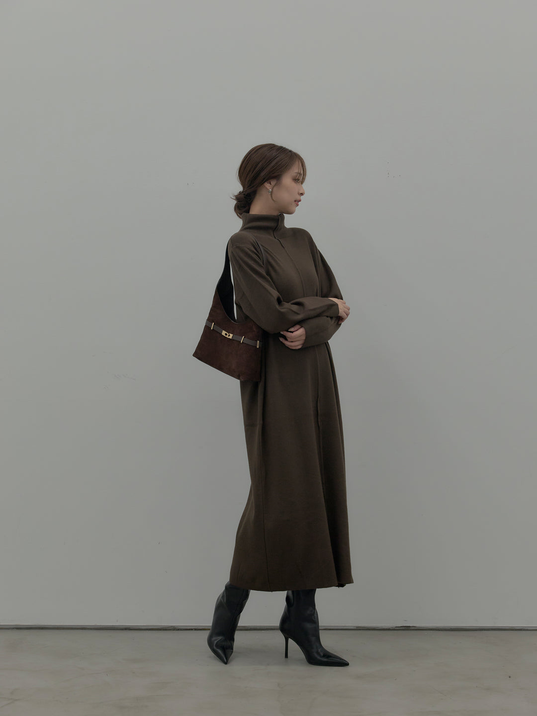 センターシームハイネックロングニットワンピース