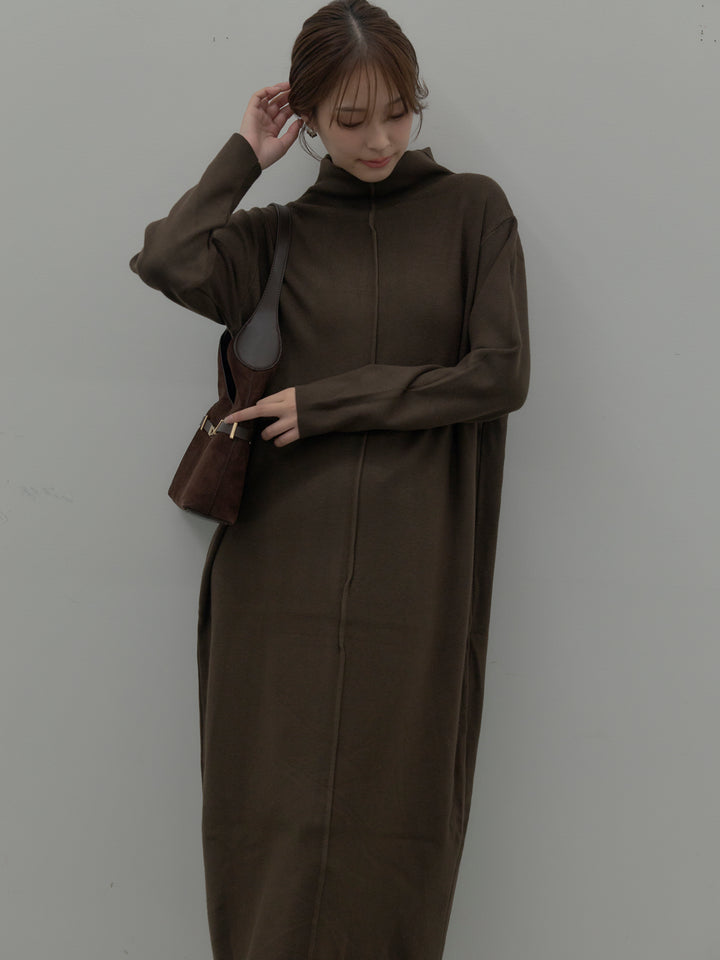 センターシームハイネックロングニットワンピース