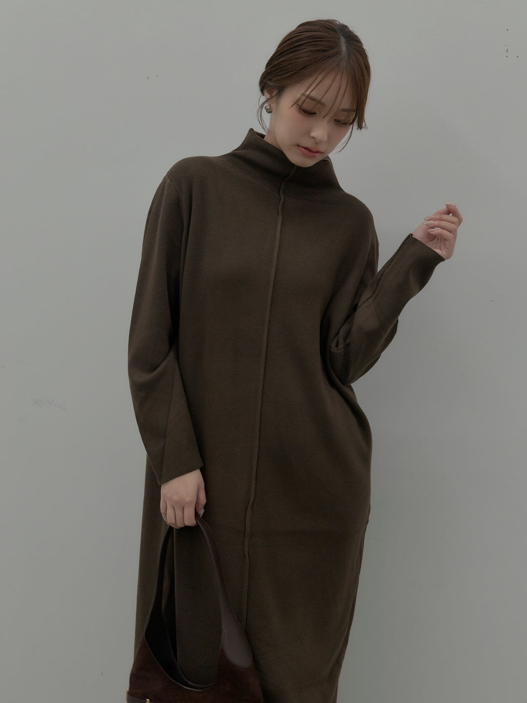 センターシームハイネックロングニットワンピース