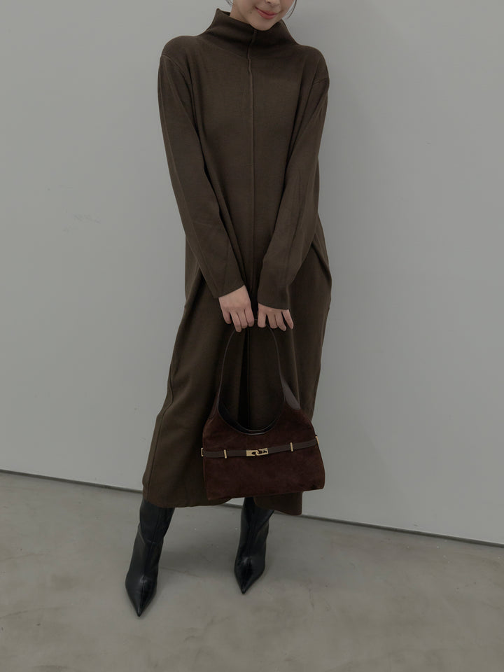 センターシームハイネックロングニットワンピース