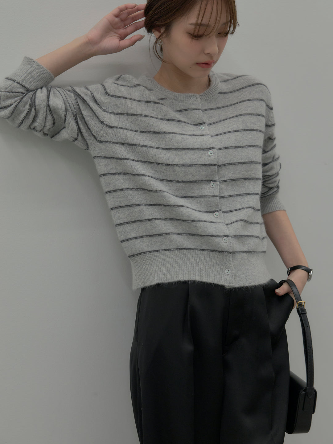 【SET】【premium touch】アルパカタッチボーダーニットカーディガン+【Essential】センタープレスサテンパンツ(2set)