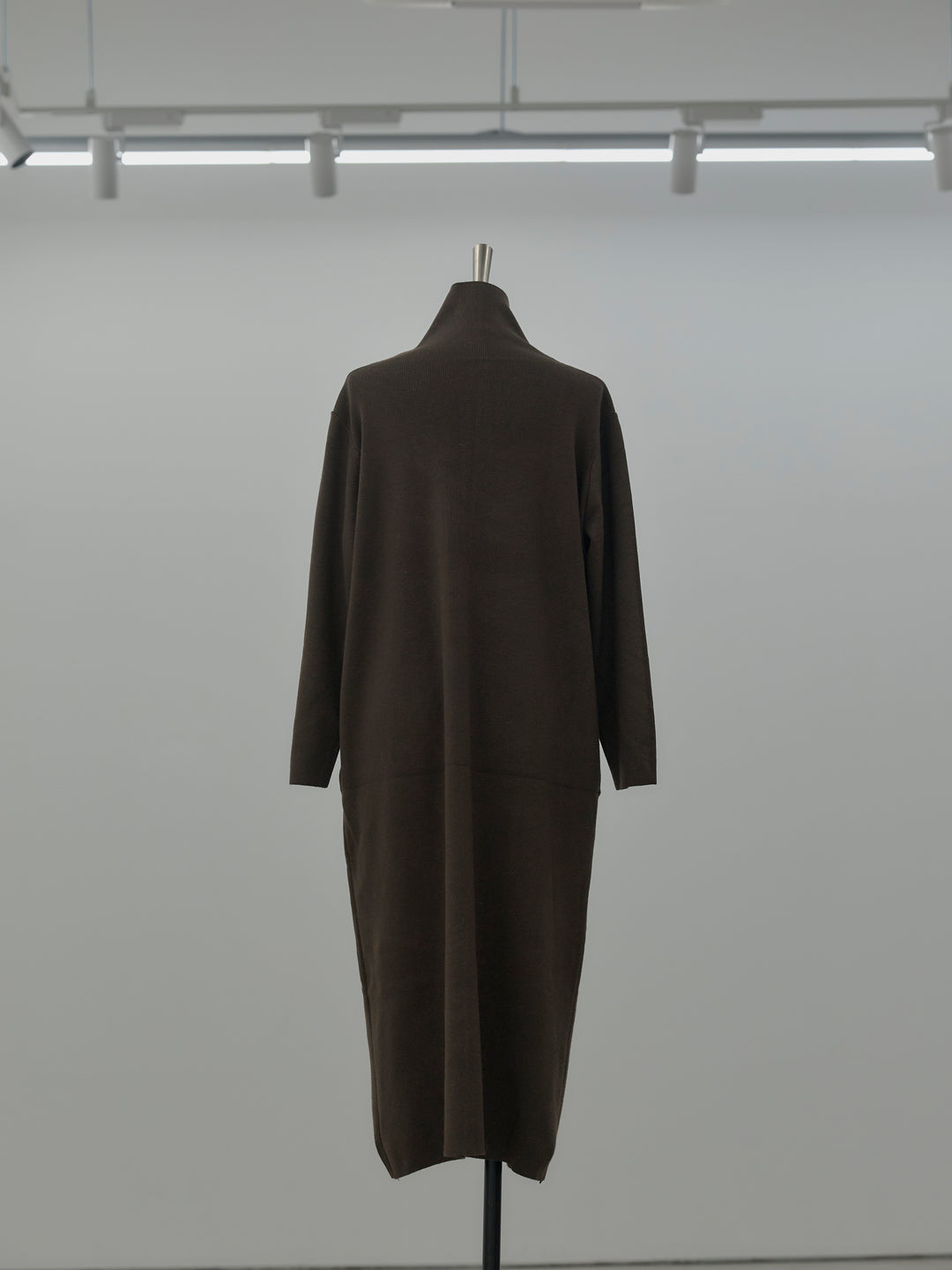 センターシームハイネックロングニットワンピース